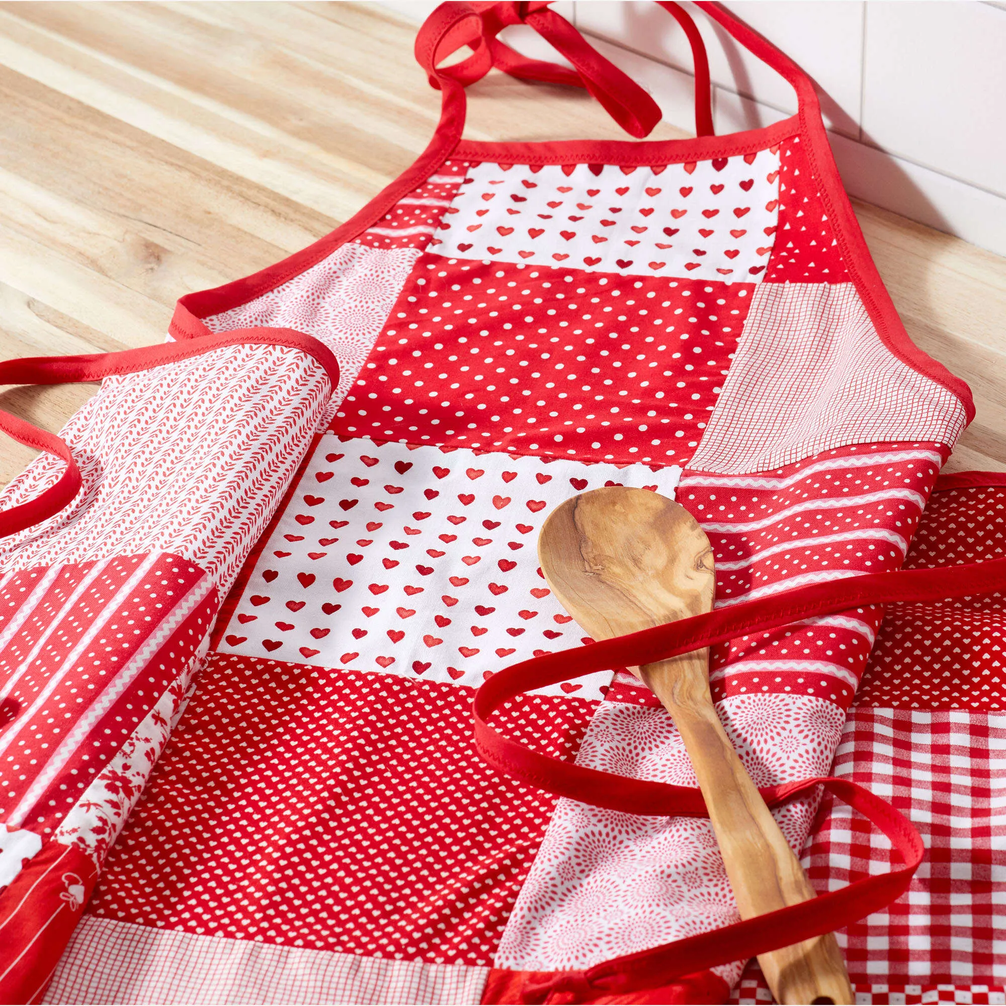 Coats & Clark Sewing Valentine Patchwork Apron