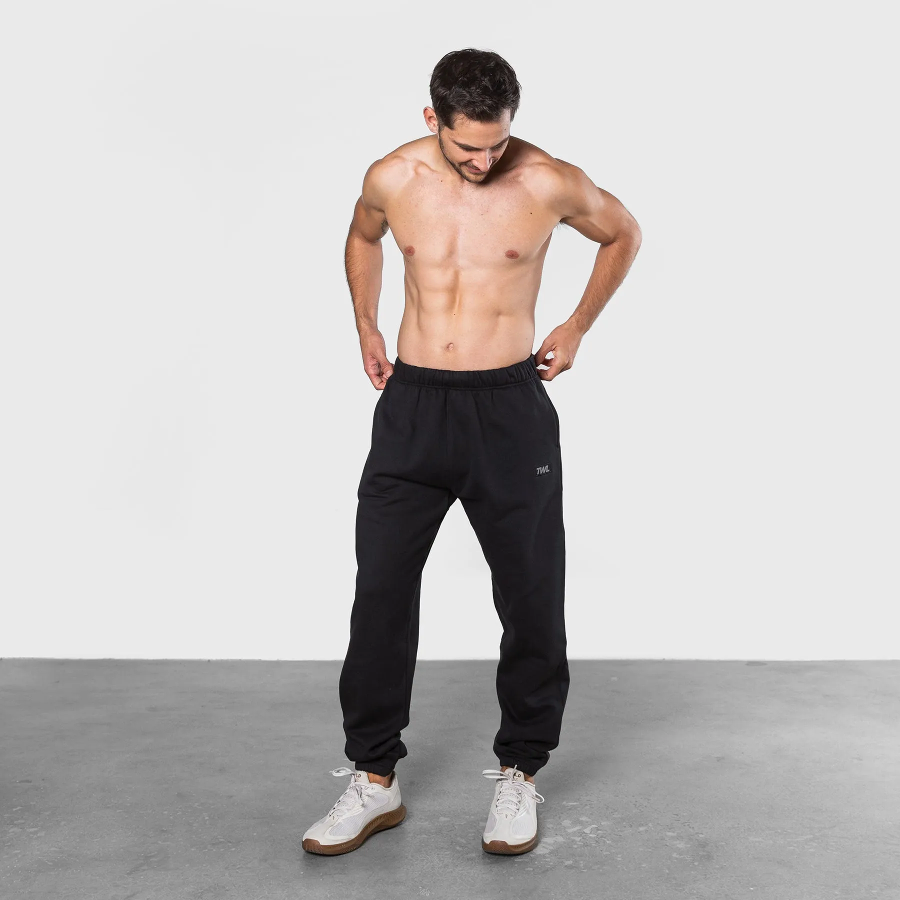 TWL - ALTITUDE OVERSIZED HOODIE AND PANTS - BLACK